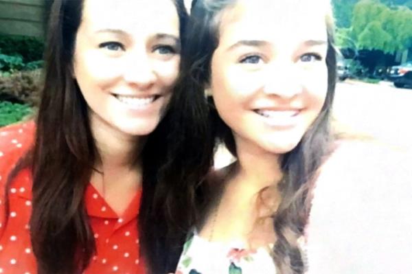 Vero<em></em>nica Youngblood and Sharon Castro