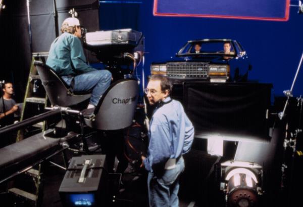 Barry So<em></em>nnenfeld preparing to shoot a blue screen shot with Will Smith, Tommy Lee Jo<em></em>nes on-set, 1997.