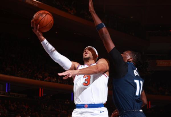 Josh Hart goes up for a layup during the Knicks' 121-112 loss to the Timberwolves.