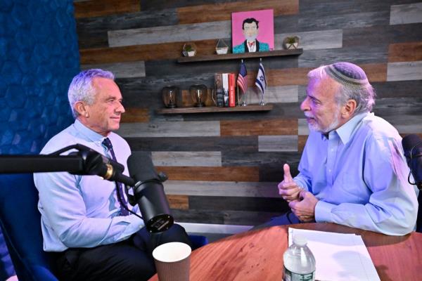 RFK Jr. talking with Dov Hikind