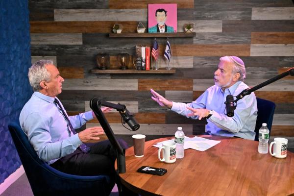 Kennedy talking to Dov Hikind