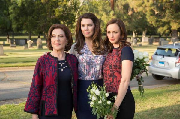 Kelly Bishop, Lauren Graham, and Alexis Bledel on 
