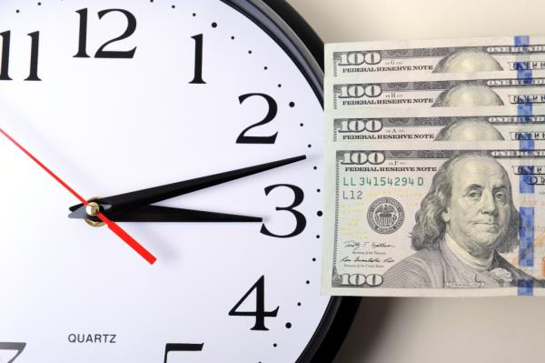 Clock and mo<em></em>ney illustration