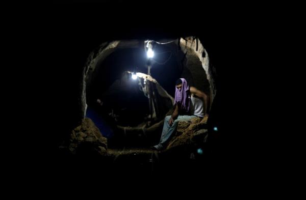 Worker in tunnel