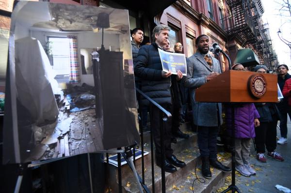 Jumaane Williams press co<em></em>nference with picture of dirty apartment 
