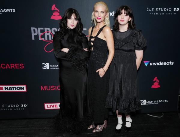 Jordyn with two of their daughters: Violet (L) and Harper.