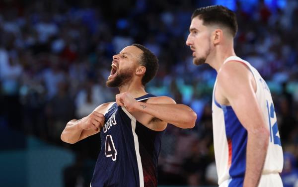 Steph Curry reacts during the U.S.'s Olympics win over France on Aug. 10, 2024.
