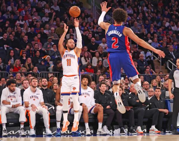 Jalen Brunson, who scored a game-high 31 points, shoots over Cade Cunningham during the Knicks' 120-111 loss to the Pistons on Dec. 7, 2024.