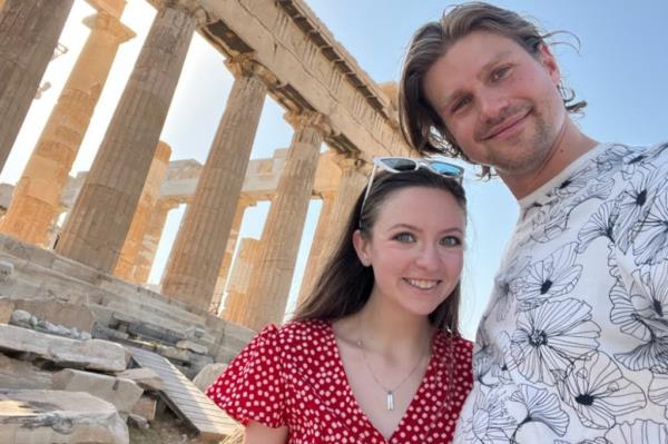 The Softs said they had trouble finding other pornographic co<em></em>ntent that was created through the use of VR headsets.