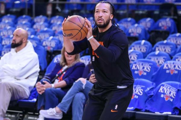 Jalen Brunson and the Knicks look to beat the 76ers.