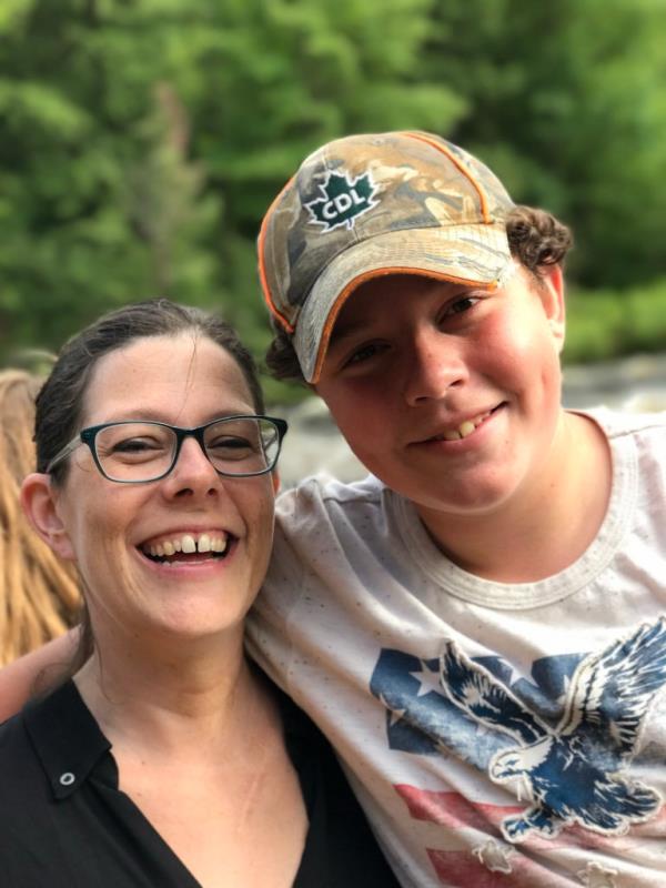 pictures of Mary Rodee and her son Riley Rodee.</p>

<p>　　