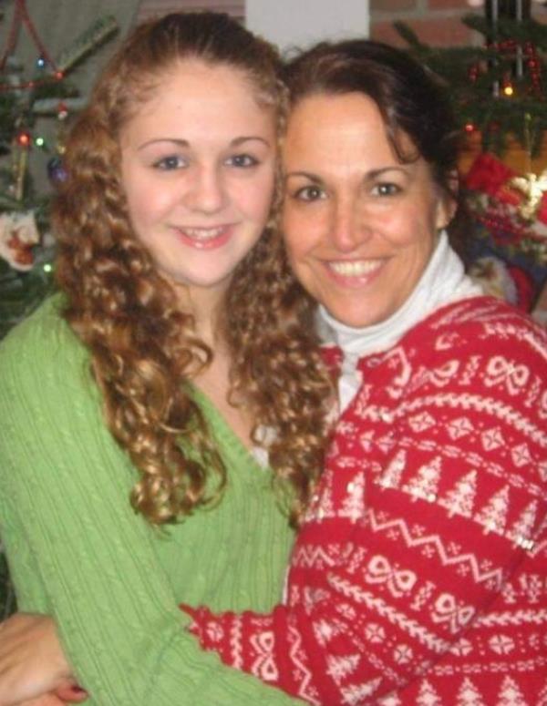 Christine McComas and her daughter Grace.</p>

<p>　　