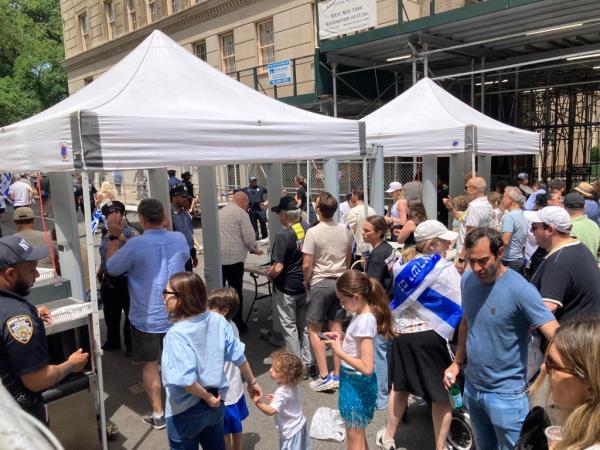 me<em></em>tal detector lines at Sunday's Israeli Day Parade as the NYPD enhanced security during this years parade.