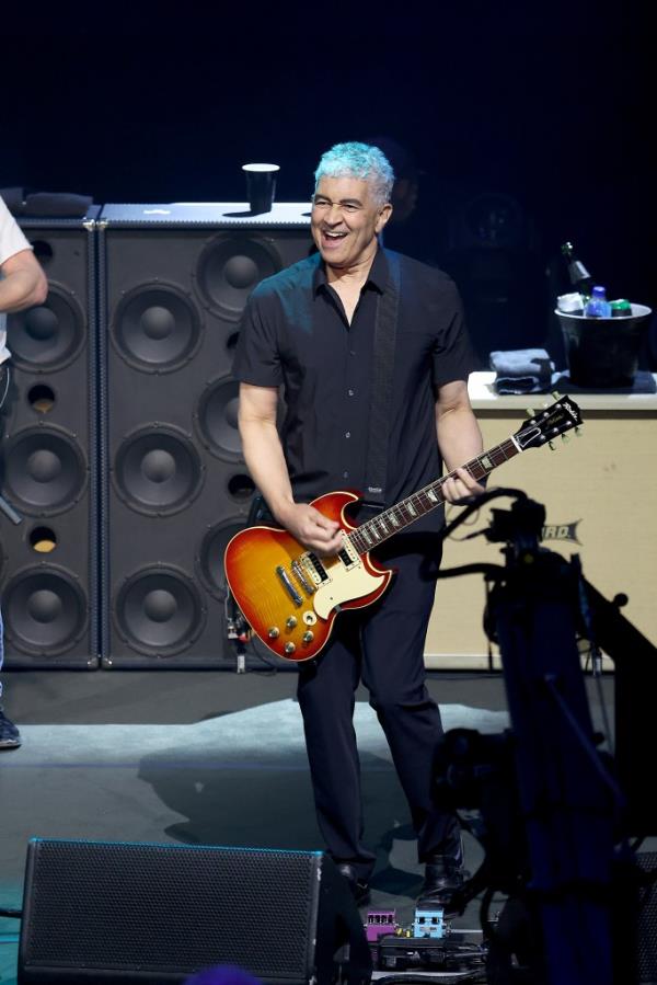 Pat Smear performs with the Foo Fighters in Texas 
