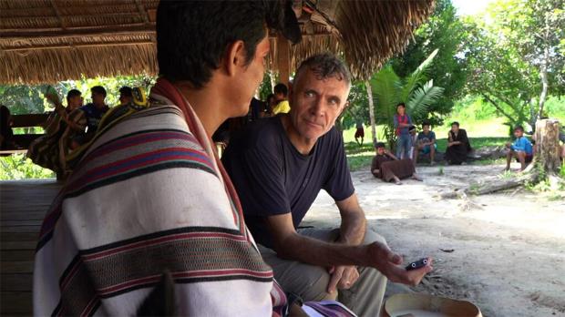 Dom Phillips, interviewing the Ashaninka Indigenous people
