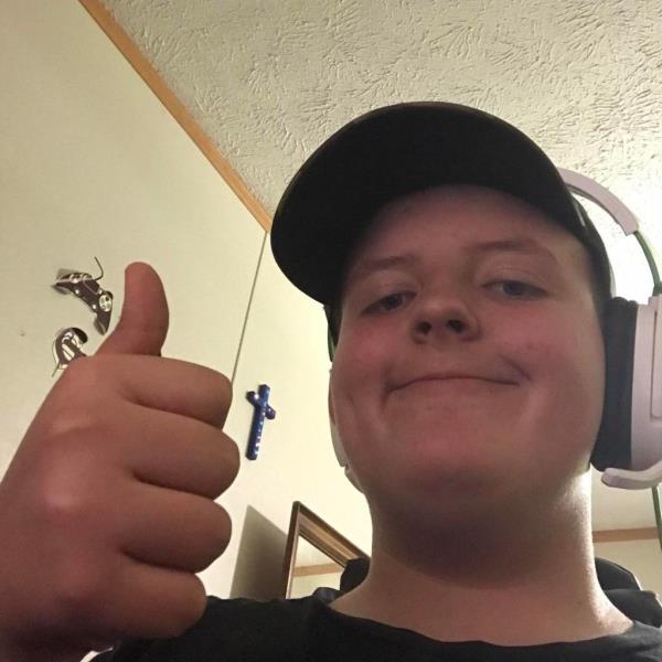 Cohen Craddock posing with his thumbs up.