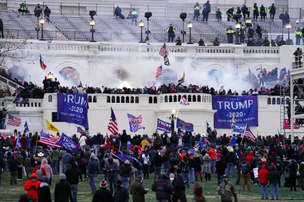 Violent protesters, loyal to President Do<em></em>nald Trump, storm the US Capitol in Washington on Jan. 6, 2021.
