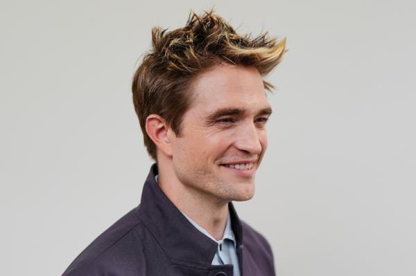 Robert Pattinson o<em></em>nce told press he witnessed a clown die in a car explosion. 