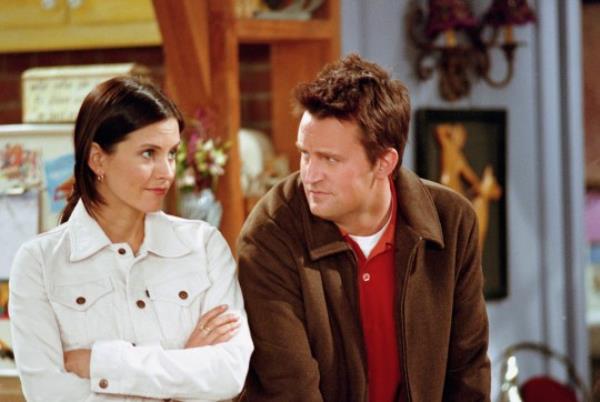 Courteney Cox as Mo<em></em>nica Geller and Matthew Perry as Chandler Bing in sitcom Friends