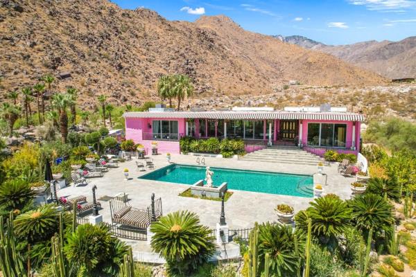 The California home comes clad in a coat of hot pink.