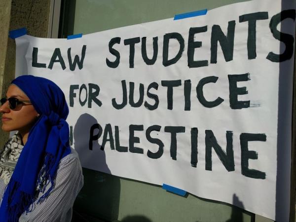  Berkeley Law School Professor Steven Davidoff Solomon urged companies not to hire students who supported Hamas