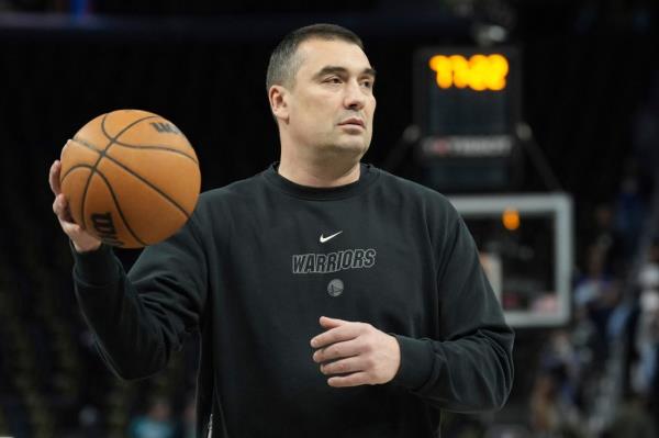 Golden State Warriors assistant coach Dejan Milojevic passes the ball before an NBA basketball game against the New Orleans Pelicans Tuesday, March 28, 2023, in San Francisco. 