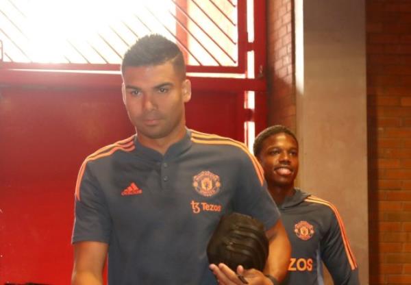 MANCHESTER, ENGLAND - SEPTEMBER 04: Casemiro and Tyrell Malacia of Manchester United arrives ahead of the Premier League match between Manchester United and Arsenal FC at Old Trafford on September 04, 2022 in Manchester, England. (Photo by Tom Purslow/Manchester United via Getty Images)