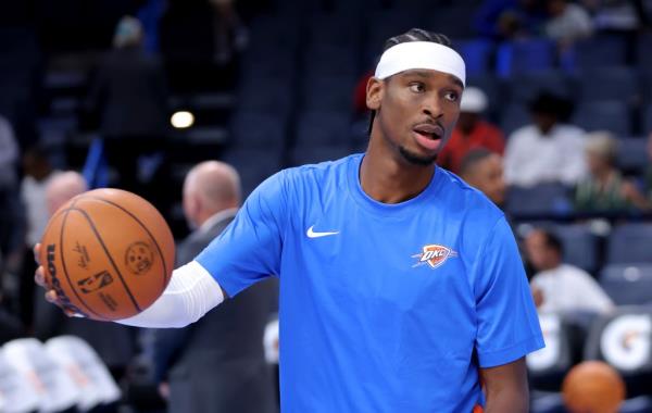 Thunder guard Shai Gilgeous-Alexander warms up before a preseason NBA basketball game