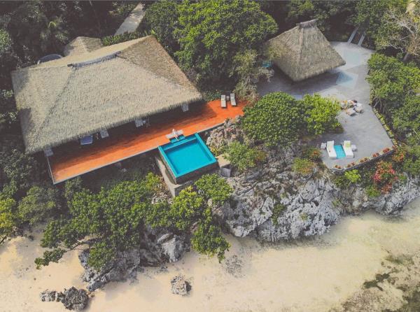 Harry and Meghan visited lush Kaibu Island in 2018.