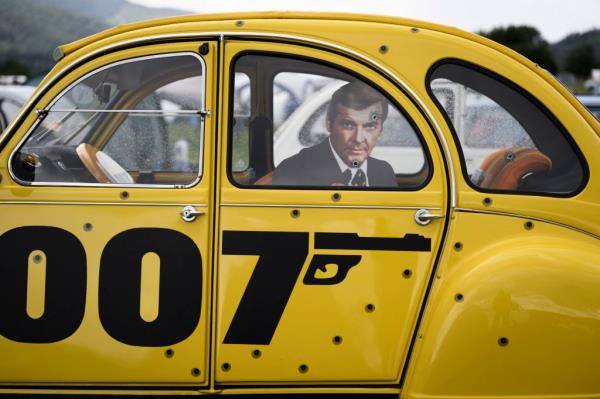 Multiple co<em></em>nservative critics co<em></em>ndemned a recent James Bond novel for vilifying Do<em></em>nald Trump and other co<em></em>nservative politicians in a story a<em></em>bout an internatio<em></em>nal plot against King Charles III.