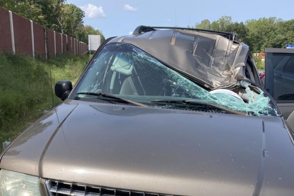 The tire smashed into the car. 