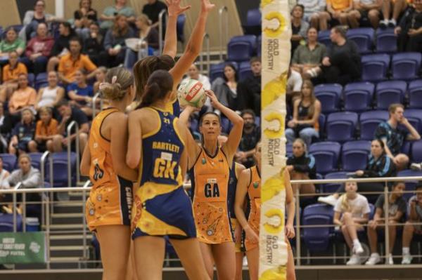 Emma Cosh kept the Comets in the co<em></em>ntest with 21 goals