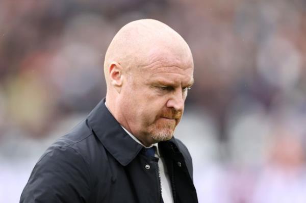 Sean Dyche, Manager of Everton, looks on prior to the Premier League match between West Ham United and Everton FC at Lo<em></em>ndon Stadium.