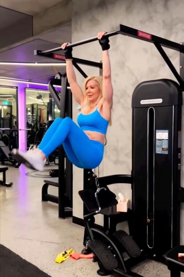 Lesley loves encouraging others to strengthen their muscles. 
