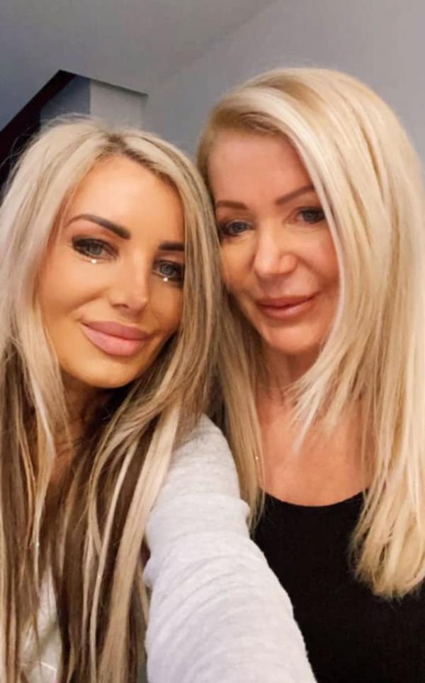 Vanessa poses with her mom Lesley, who looks like she could be her sister. 