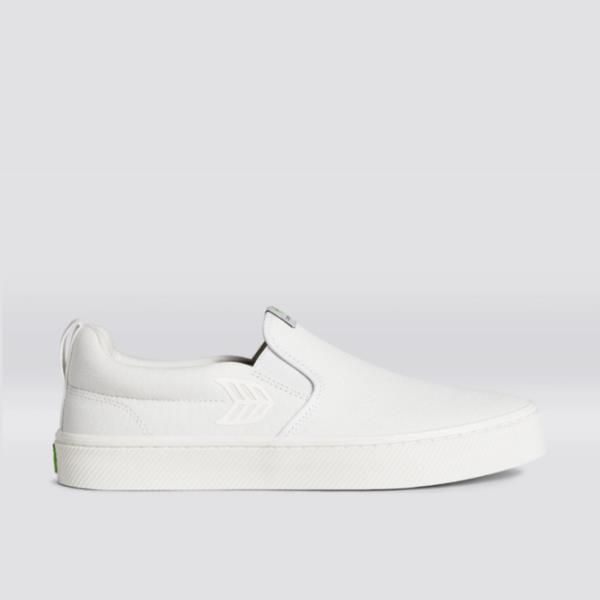 Cariuma Off-White Canvas SLIP-ON.
