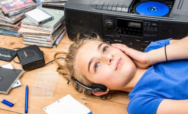 Forget Spotify — Gen Zers say cassette tapes are all the rage.