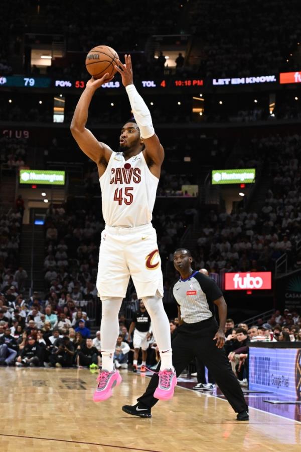 Do<em></em>novan Mitchell