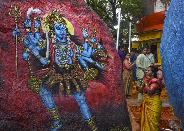 Devotees visit the Golco<em></em>nda Fort ahead of the ‘Ashada Bonalu’ festival, in Hyderabad. 