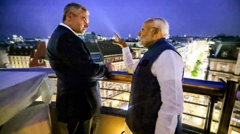 Prime Minister Narendra Modi caught in a deep co<em></em>nversation with Austrian Chancellor Karl Nehammer in Vienna.