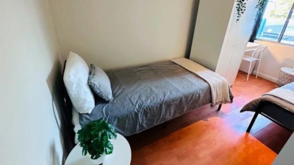 A new report has called for older Australians to rent out their spare rooms to younger Aussies struggling to find somewher<em></em>e to rent.