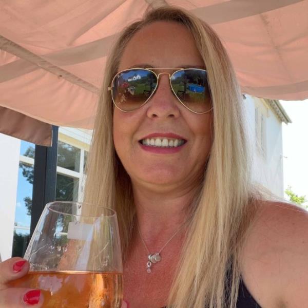 Gill Catchpole wife of James Morrison https://www.facebook.com/profile.php?id=100073028149552