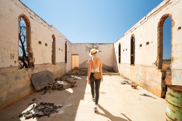 At its peak, Big Bell had a population of 850. But the town was swiftly deserted in 1955 after Big Bell Mine abando<em></em>ned its mining efforts.