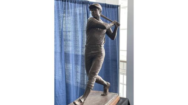 Hank Aaron statue
