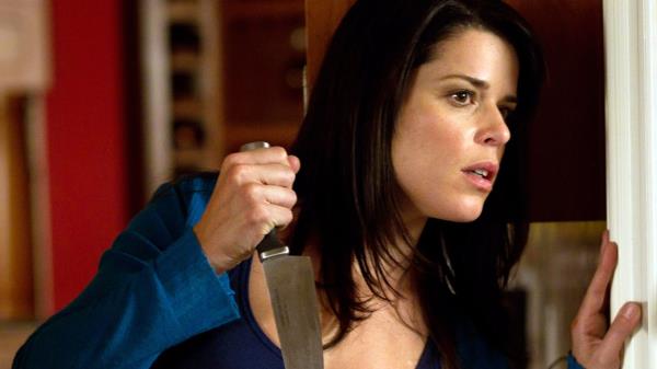 Neve Campbell wields a knife in Scream.