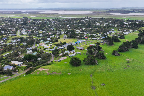 Power outages have also been a problem in coastal towns including Venus Bay in south Gippsland.